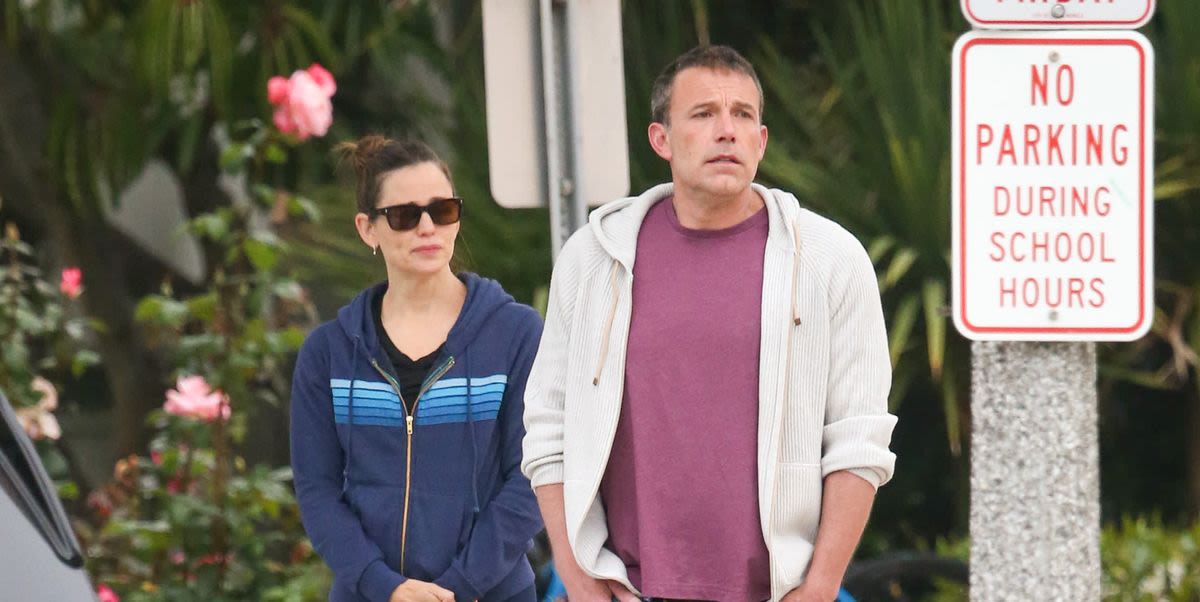 What Ben Affleck And Jennifer Garner's Tense Meet-Up Means, Per A Body Language Expert