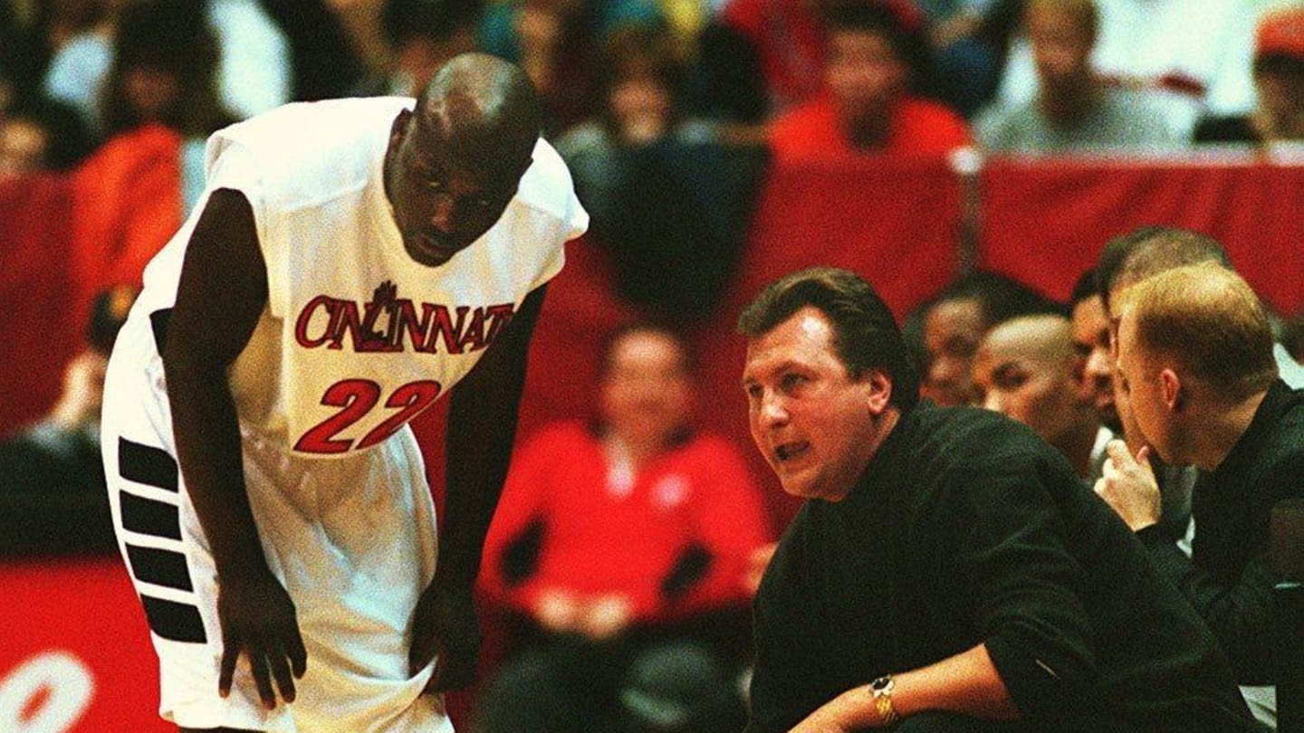 Steve Logan on 1999-00 Bearcats: 'Best Team That I Played On'