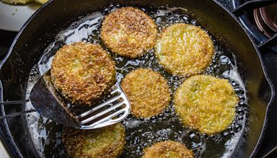 Give Fried Green Tomatoes A Flavor Blitz With Bacon Grease