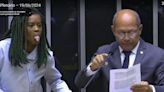 Deputada petista mostra a língua a colega bolsonarista em debate sobre PL Antiaborto; assista