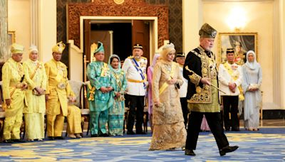 El sultán Ibrahim Iskandar asciende al trono como el decimoséptimo rey de Malasia