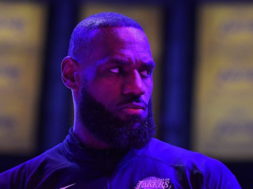 As Lakers start coaching meetings (Redick, Borrego, Cassell), LeBron reportedly hands-off in search