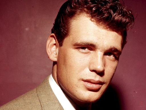 Duane Eddy, legendary 'twangy' guitarist, dies at 86