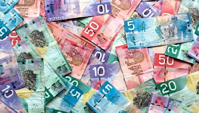 USD/CAD edges lower with the focus on events south of the border