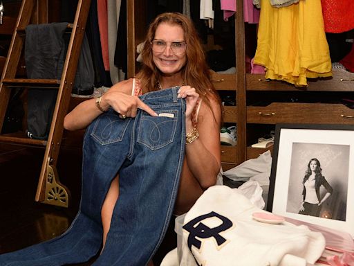 Brooke Shields is finally letting somebody get between her and her Calvins, auctioning off iconic jeans