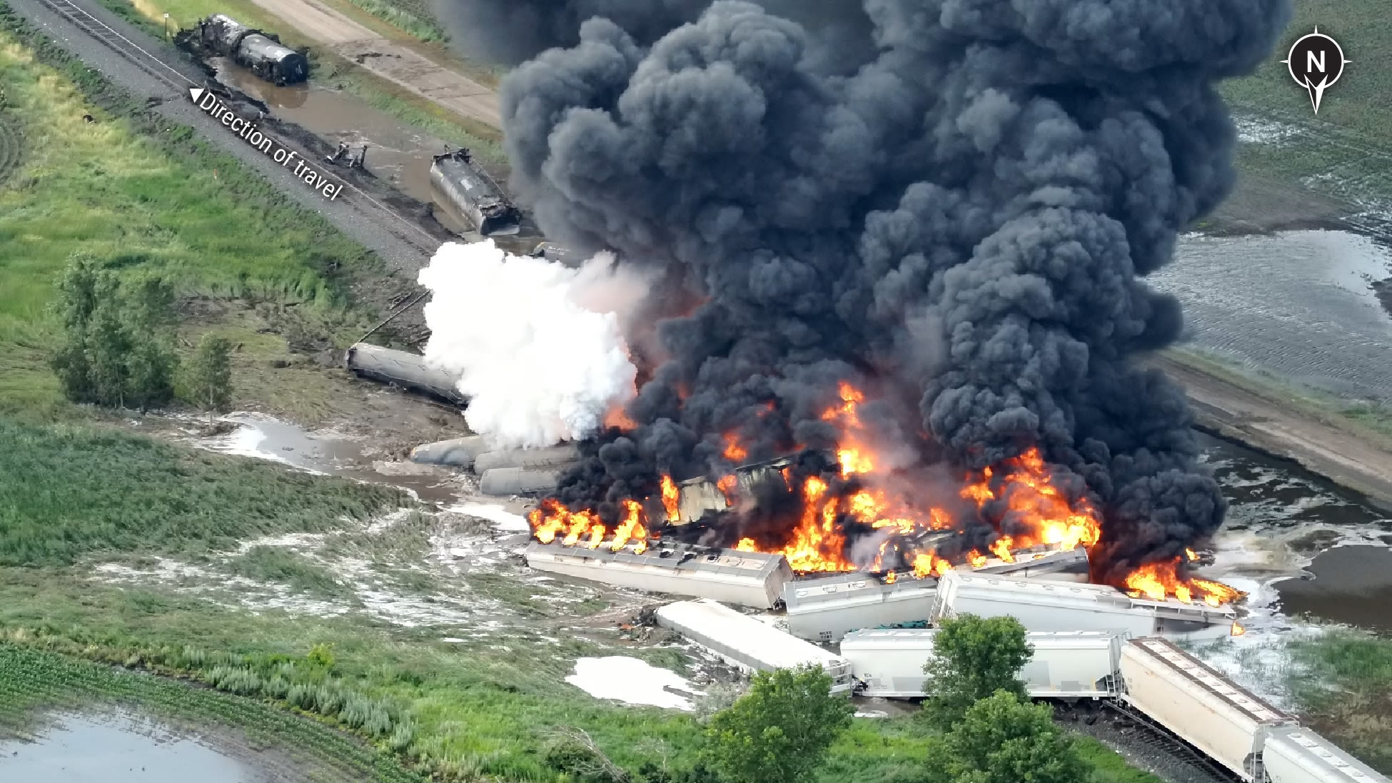 Train derailment may have involved flawed rail cars, report says