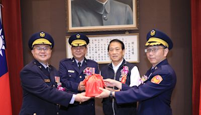 中市警察局分局長及交通警察大隊長交接 副秘書長張大春盼繼續為台中治安打拚 | 蕃新聞