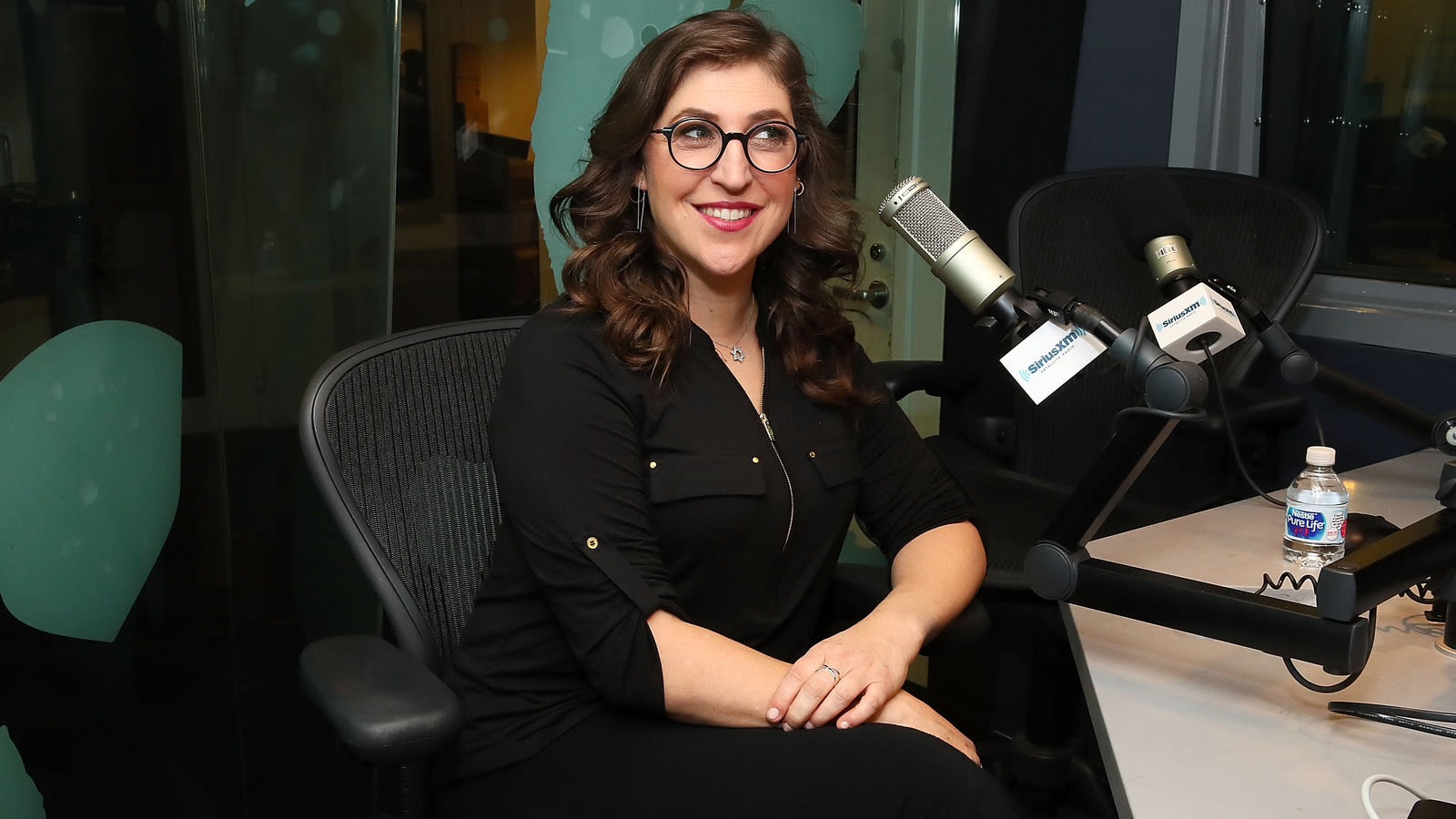 Mayim Bialik's What Not To Wear Controversy, Explained - Looper