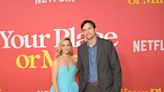 Ashton Kutcher habló sobre las “extrañas” poses que hizo junto a Reese Witherspoon y qué quería evitar