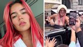 Karol G se ‘roba’ un celular durante el inicio de su gira en Europa: hay evidencia