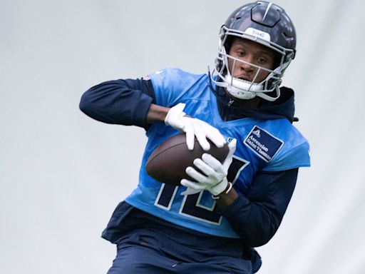 Titans WR DeAndre Hopkins reveals concerning injury