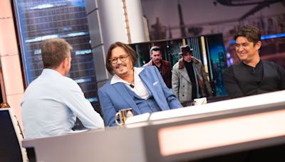 El detalle que no viste de Johnny Depp en El Hormiguero: entre el público, una persona que ha acompañado al actor en su carrera desde 1990