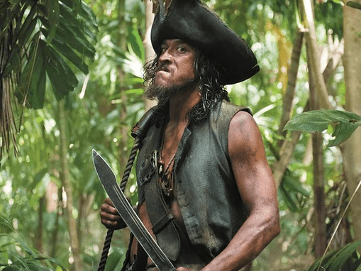 Reconocido actor de Piratas del Caribe muere por ATAQUE DE TIBURÓN mientras surfeaba | VIDEO