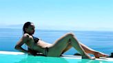 Miguel Sánchez Encinas, el mejor fotógrafo de Chenoa para su espectacular (y divertido) posado en bikini durante su luna de miel