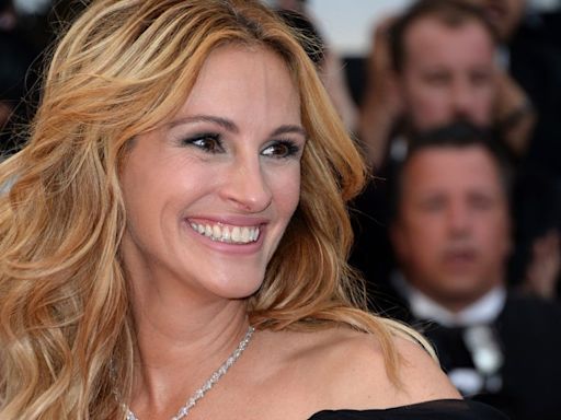 Julia Roberts' 'twin' leaves fans seeing double in celebratory photo