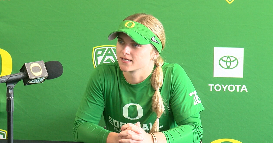 Oregon SB: Paige Sinicki wins first gold glove in program history