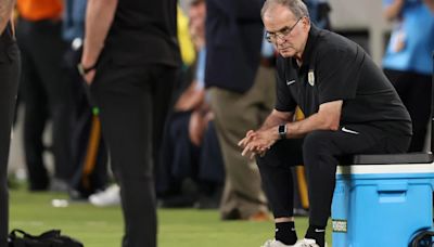 Marcelo Bielsa fue sancionado por la Conmebol y no podrá dirigir a la selección de Uruguay en el partido frente a Estados Unidos