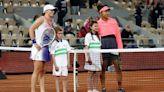 French Open LIVE: Latest scores and results as Iga Swiatek faces Naomi Osaka and Carlos Alcaraz battles on