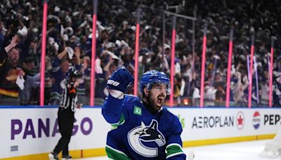 Garland nets winner as Canucks roar back, stun Oilers with 5-4 Game 1 win