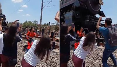 Selfie mortal: se quiso sacar una foto con un tren y la locomotora la desnucó