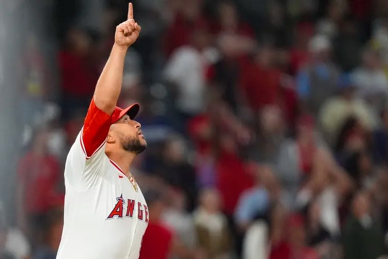 Phillies bolster their bullpen by trading touted pitching prospects for closer Carlos Estévez from the Angels