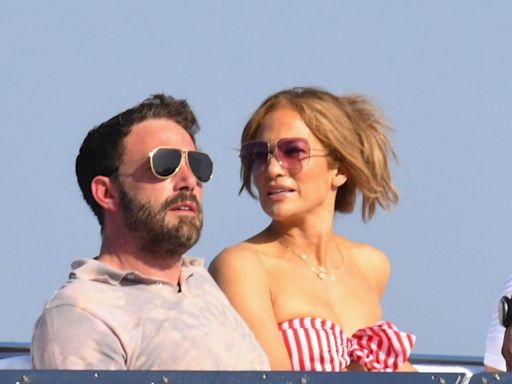 J.Lo and Ben Affleck Publicly List Mansion Despite Reports That She Didn't Want to and Is "Distraught"