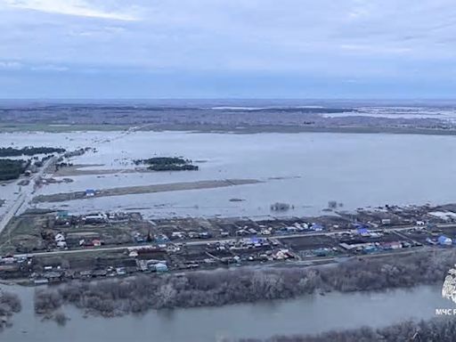 Flut in Russland und Kasachstan: Weitere Gebiete drohen im Wasser zu versinken