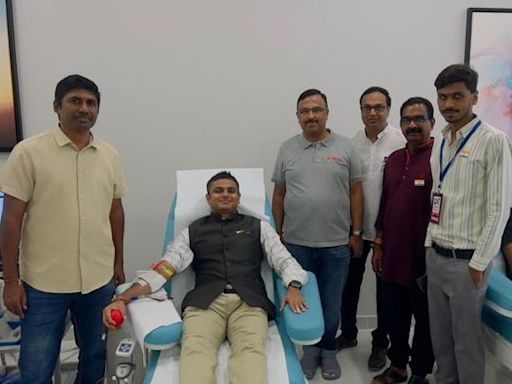 Indian expats in UAE begin 78th Independence Day celebrations with blood donation, art exhibition