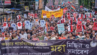 Kolkata rape-murder case: Junior doctors, medical students hold massive protests on Mahalaya