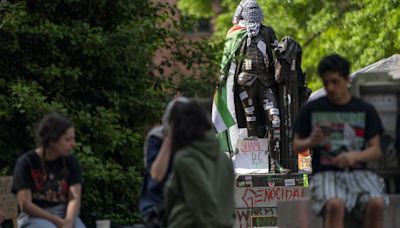 Una gran bandera de Palestina ondeando en el corazón de Washington DC