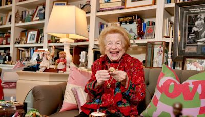 Ruth Westheimer obituary: TV sex therapist known as ‘Dr Ruth’