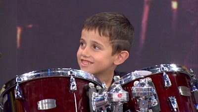 Jesús, el Ringo Starr gallego que toca la batería con solo seis años: “Lo lleva en los genes”