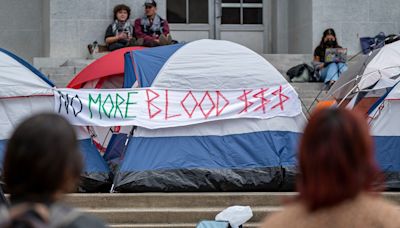 Harvard, Yale Students Shout ‘Divest!’ at Unyielding Universities