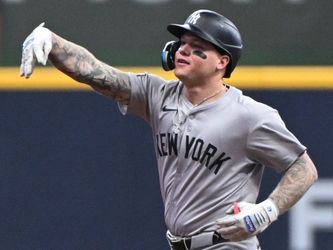 Yankees hit four home runs in 15-3 wire-to-wire win over Brewers