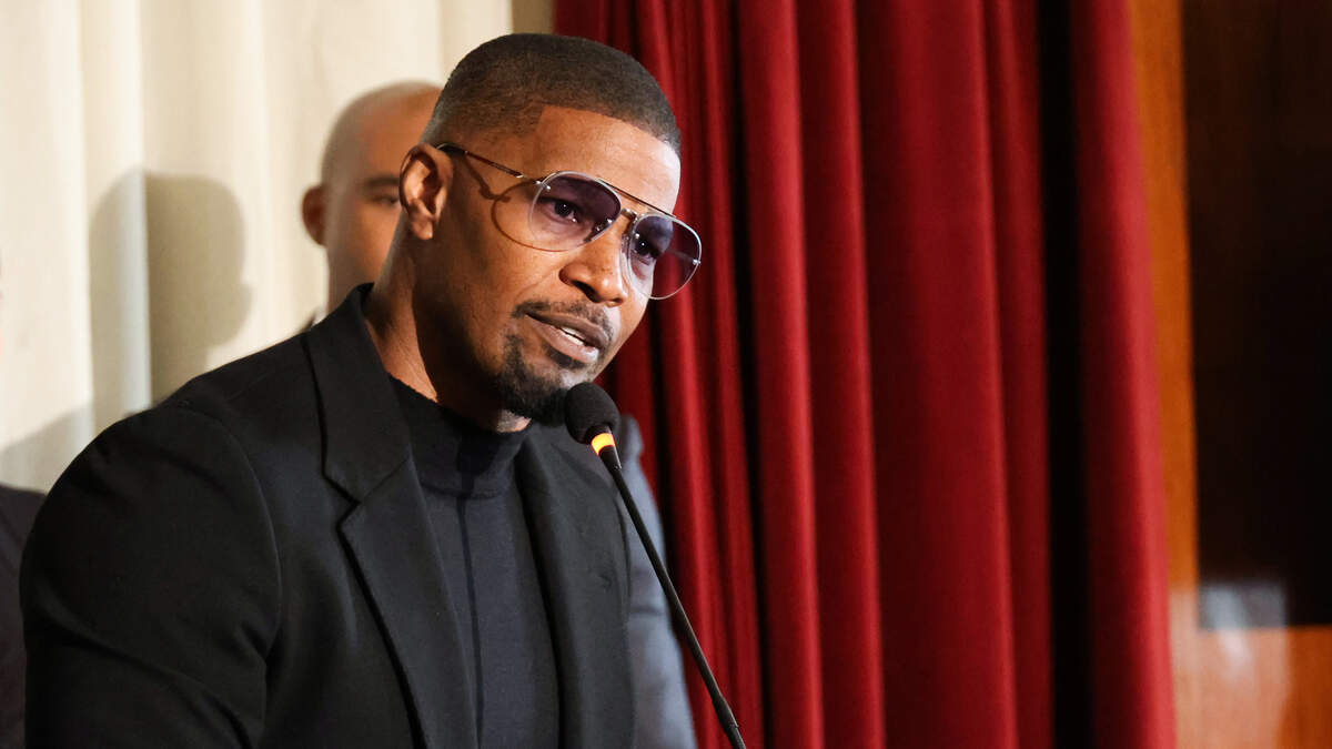 Jamie Foxx Doing A One-Man Show | 93.3 The Beat