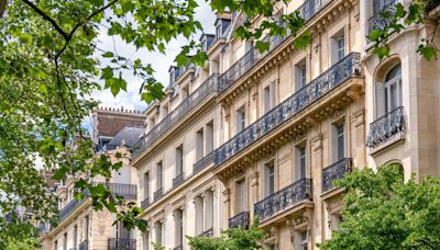 Tomer Sisley : à l'intérieur de son appartement parisien, très haussmannien et rempli d'instruments