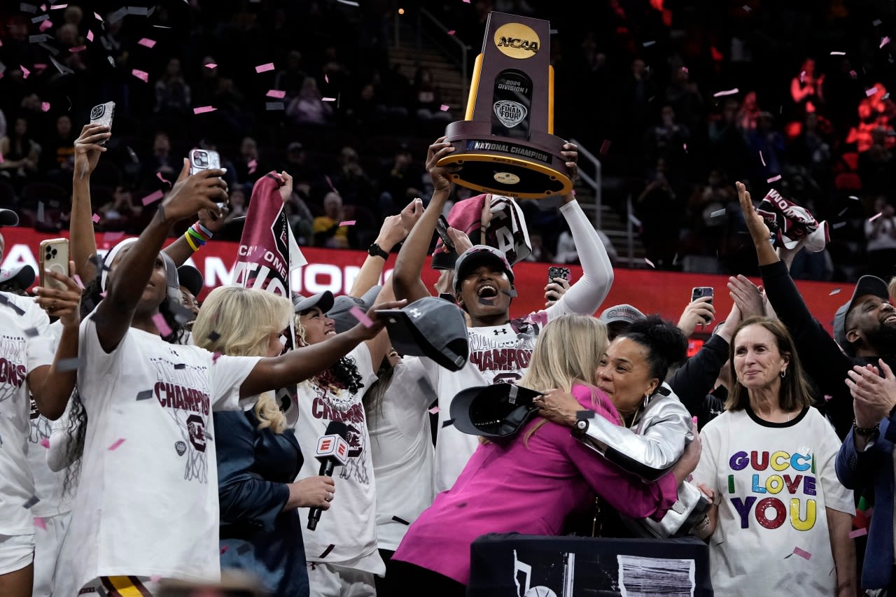 Defending national champion South Carolina to play in eight-team Fort Myers Tip-off in November