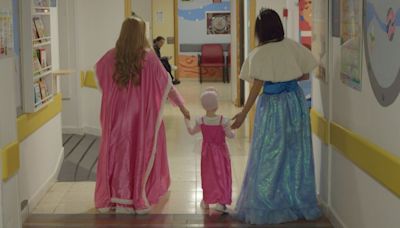 Princesa por un día, la sorpresa del Hospital Reina Sofía, de Córdoba, a la pequeña Leire: "Estaba contentísima"