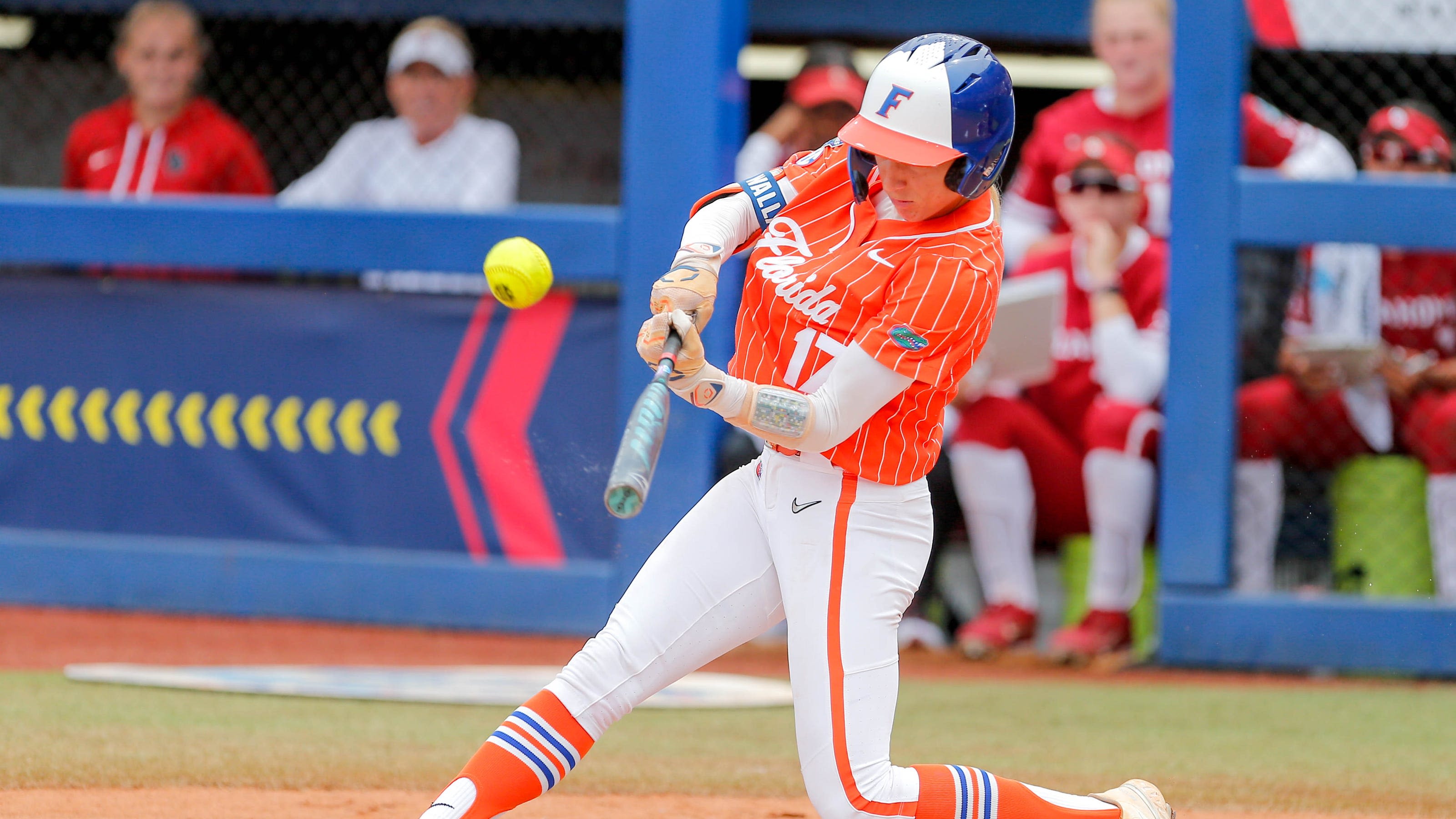 Skylar Wallace injury: Florida softball SS shaken up after collision with Oklahoma's Ella Parker