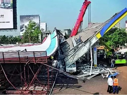 GRP received 4 complaints before Ghatkopar hoarding crash: Ex-chief | Mumbai News - Times of India