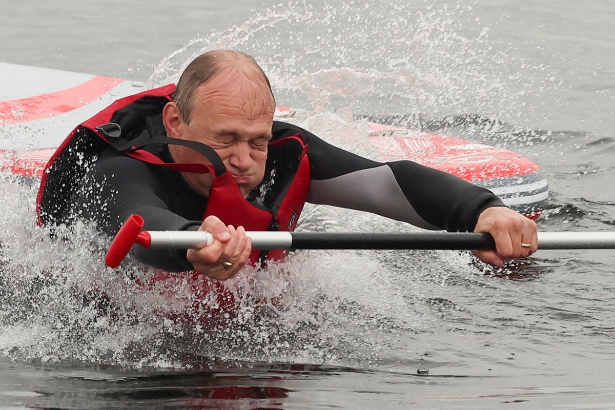 Ed Davey falls off paddleboard as Liberal Democrats campaign in Lake District