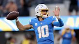 Justin Herbert throws second touchdown, Chargers lead Bears 14-0