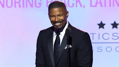 Star Sightings: Jamie Foxx Orders Hundreds of Wings From Wingstop, Selena Gomez Looks Chic in New York City