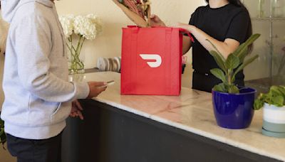 Más conductores en DoorDash y Uber, menos ganancias para todos