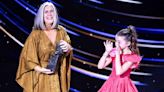 10歲天才童星親頒哥雅獎給片中「外婆」 台上哭爆