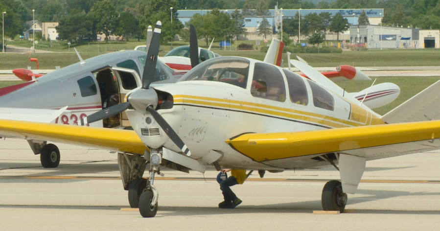 Bonanzas take off for Oshkosh