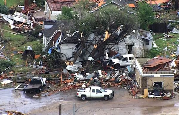 At least 3 killed in Oklahoma tornado outbreak, as threat of severe storms continues from Missouri to Texas