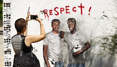 El artista TVBoy pinta un mural pidiendo respeto para Lamine Yamal y Nico Williams