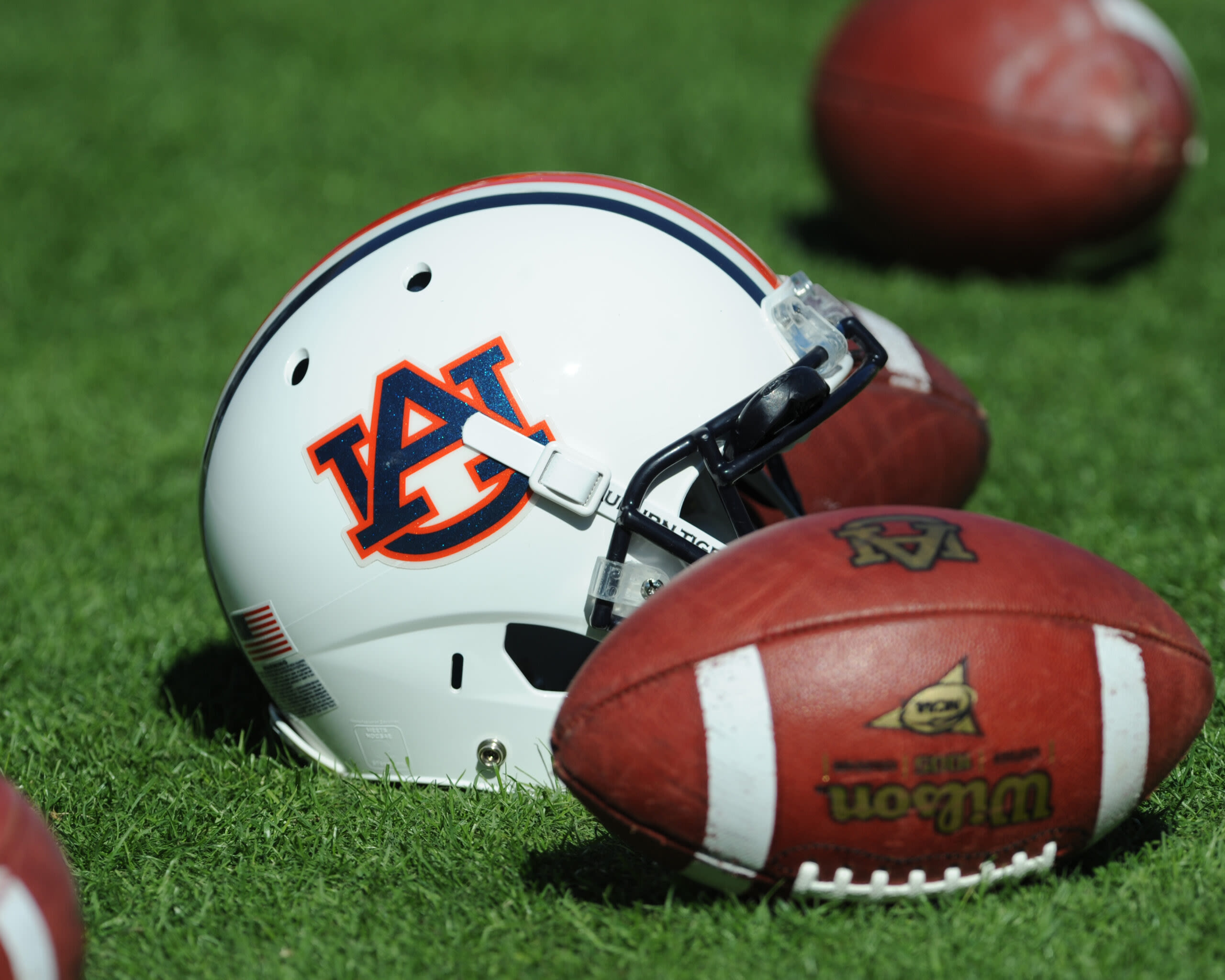 Auburn lands commitment from LB Tyler Lockhart