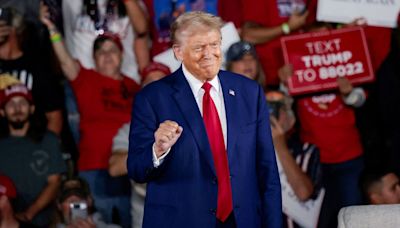 Donald Trump shows off his statement fist at college football showdown in Alabama following dark rhetoric | Today News